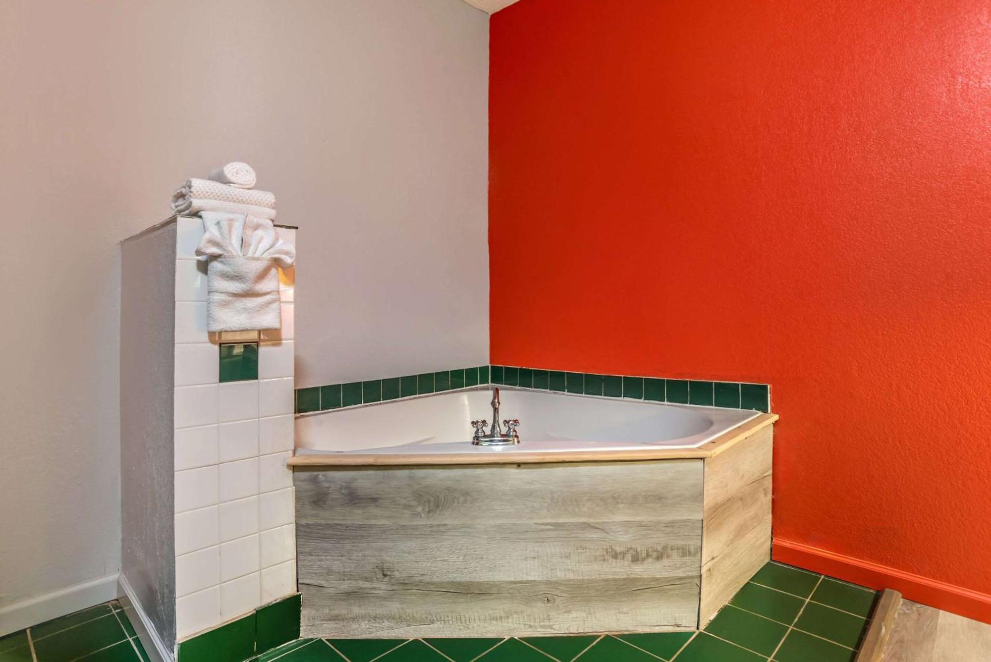 Econo Lodge Inn & Suites Philadelphia Exteriör bild