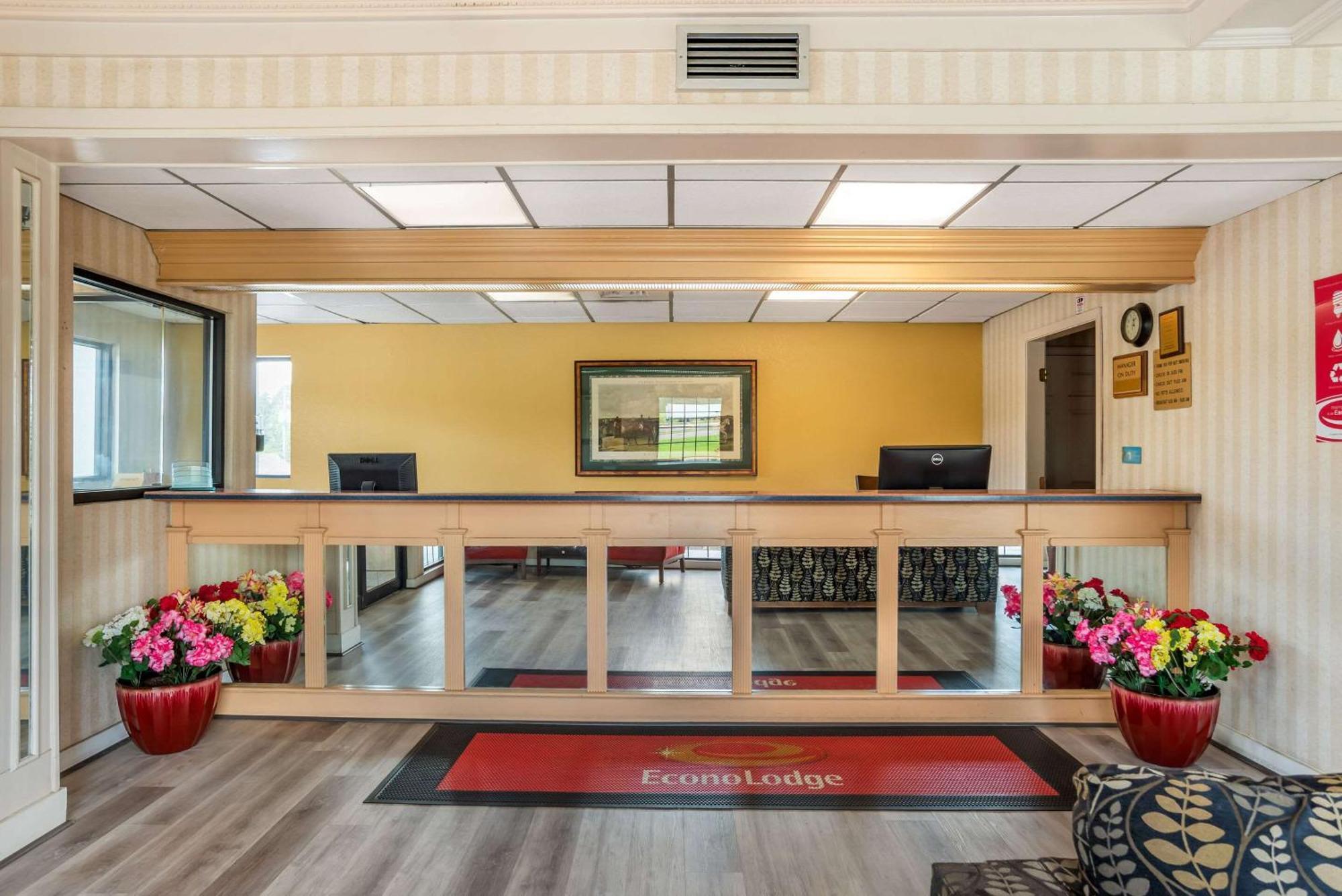 Econo Lodge Inn & Suites Philadelphia Exteriör bild