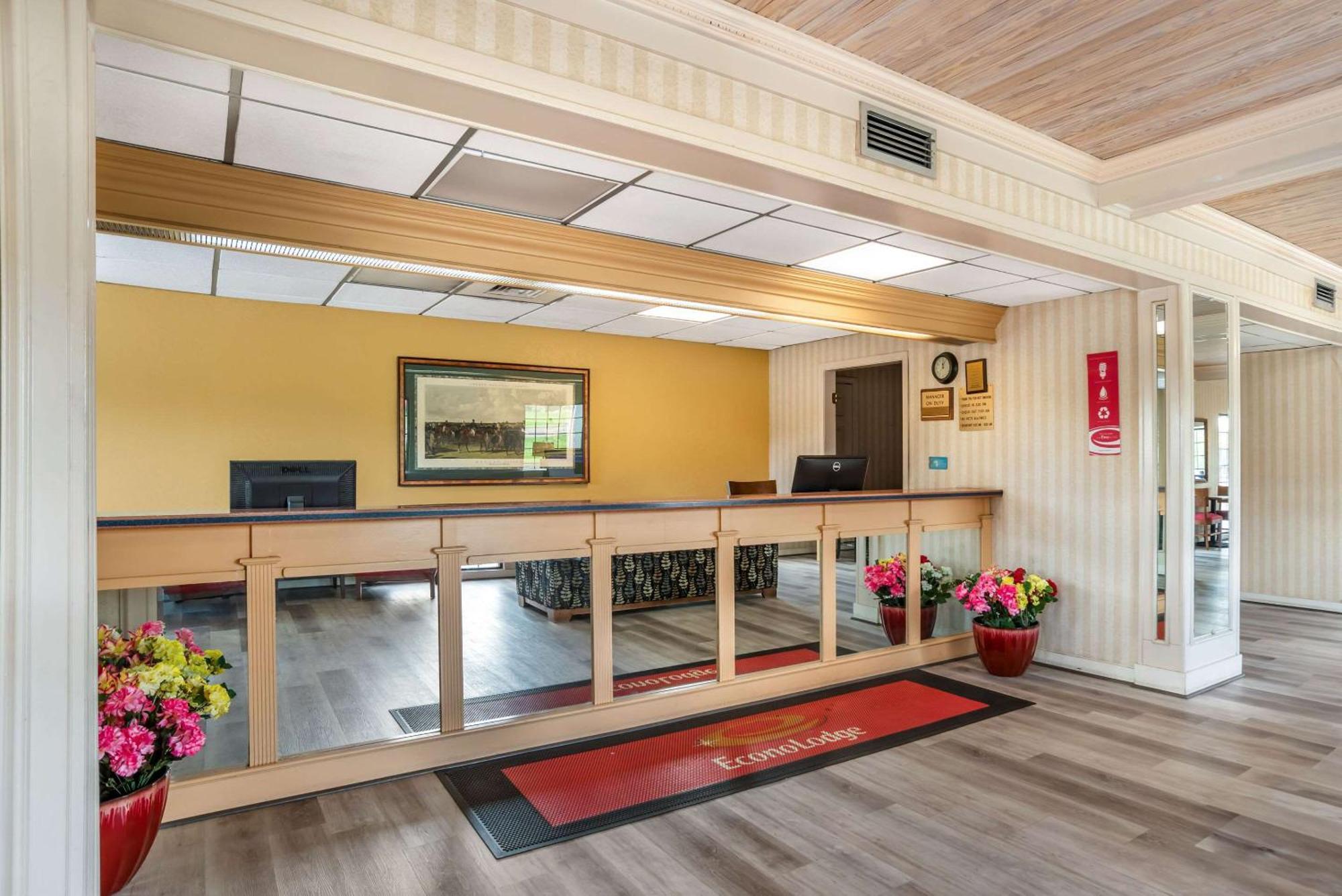 Econo Lodge Inn & Suites Philadelphia Exteriör bild